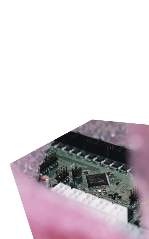 Fertig bestückte Leiterkarte mit THT‑ und SMD‑Bauteilen - mobile